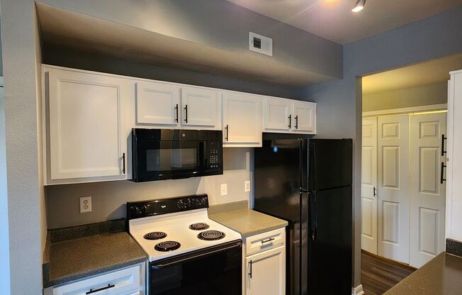 2 beds, 2 baths, 1,002 sqft, $1,725, Unit 305-u