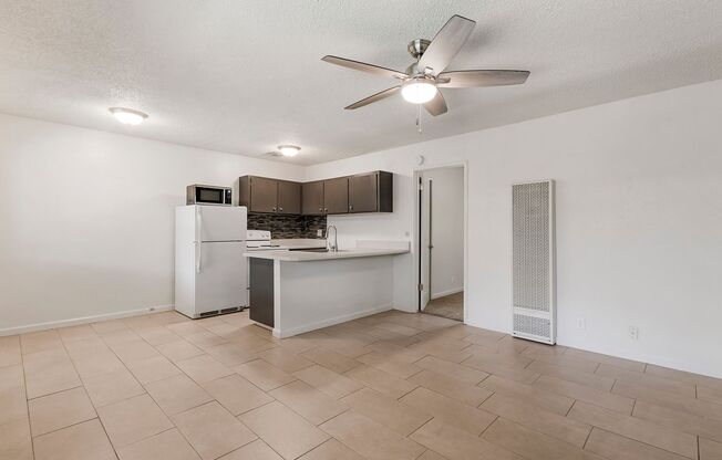 1 bed, 1 bath, 600 sqft, $1,195, Unit M