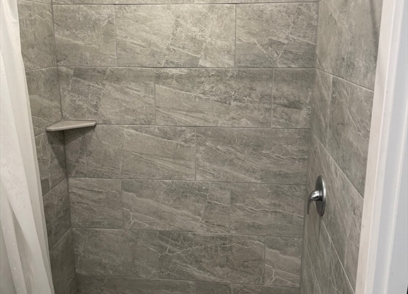Studio, 1 bath, $895, Unit 3