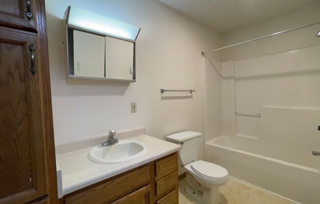 1 bed, 1 bath, 700 sqft, $850, Unit 2842