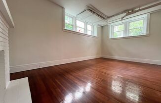 2 beds, 1 bath, $1,300, Unit 31A