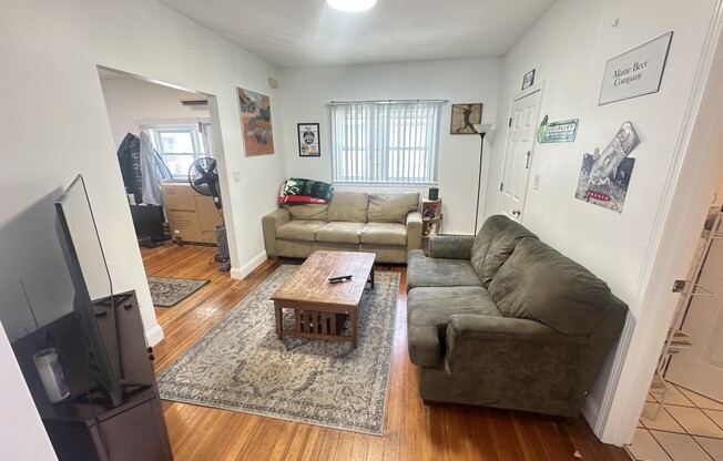 34 DICKINSON ST