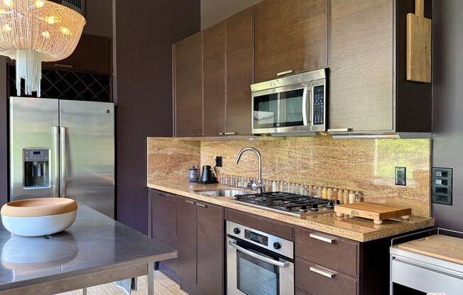 1 bed, 1 bath, 810 sqft, $2,500, Unit 301