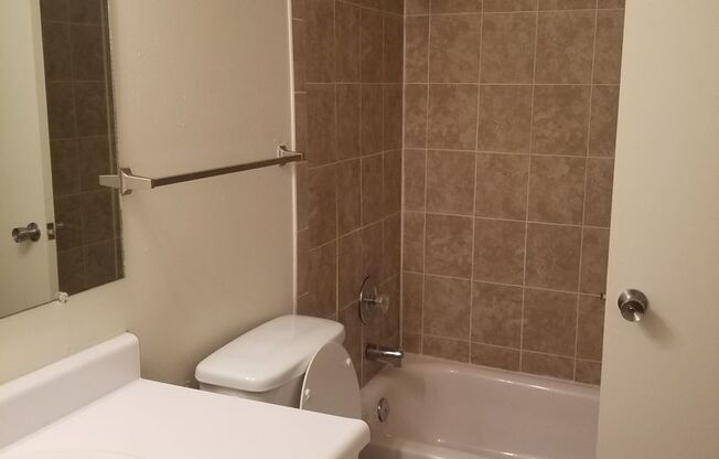 1 bed, 1 bath, 799 sqft, $1,000, Unit 5L-506