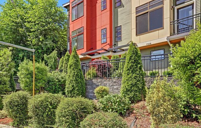 Luxury End-Unit Townhome with Lake Views, Steps from Magnuson Park