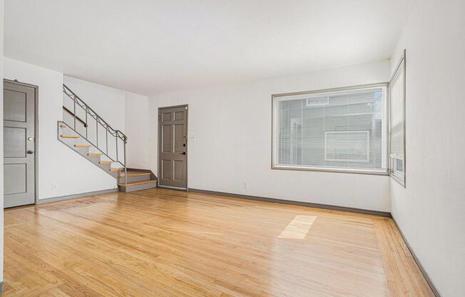 2 beds, 1 bath, $2,900, Unit 1079 Alcatraz Ave #B