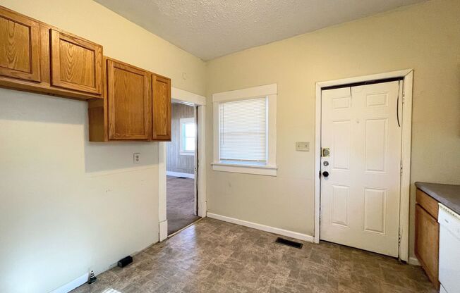 3 beds, 1 bath, $700