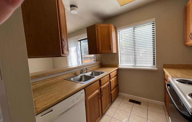 2 Bedroom Townhouse close to Ft. Carson