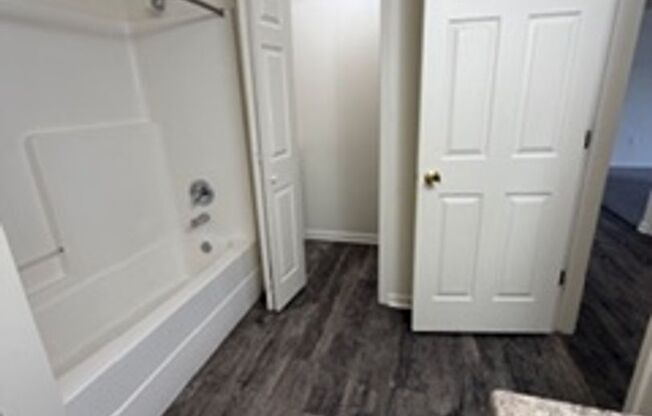 3 beds, 2 baths, 1,360 sqft, $1,489, Unit 31