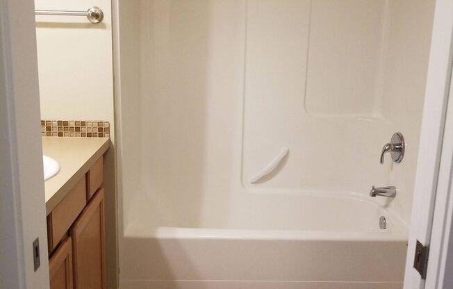 2 beds, 2.5 baths, 1,345 sqft, $2,075, Unit 1330-105