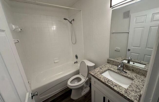 1 bed, 1 bath, 700 sqft, $1,400, Unit 4822-105