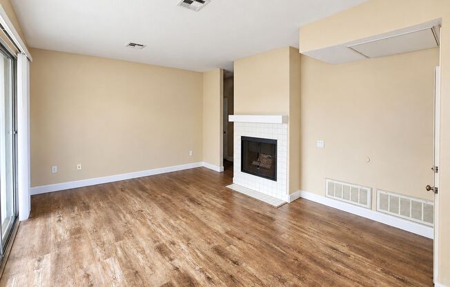 2 Bedroom Upper Unit In Carmel Valley