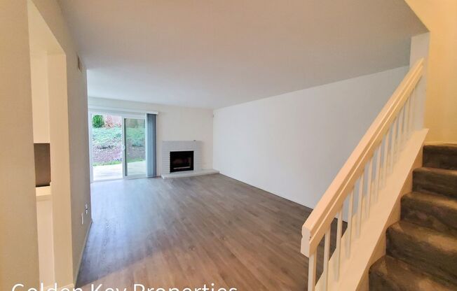 Lovely 2-story townhome in The Cape at Calavera Hills in Carlsbad!
