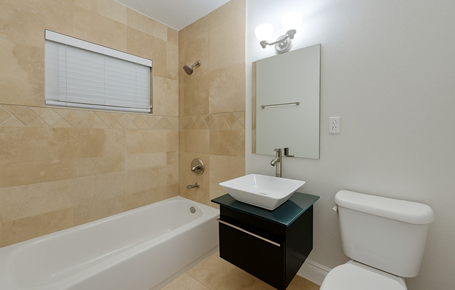 Studio, 1 bath, 567 sqft, $1,680, Unit 25- Unit 15