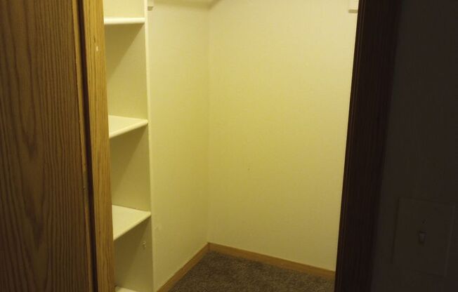 2 beds, 1 bath, $1,275, Unit # 11
