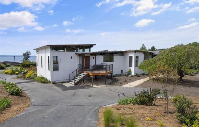 4Bd/3.25Ba Shoreline House