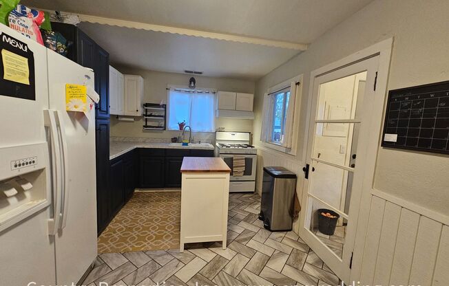 3 beds, 1 bath, $1,995