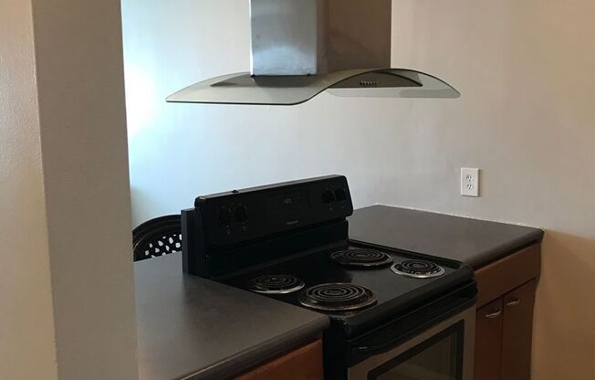 Studio, 1 bath, 470 sqft, $1,045, Unit 306