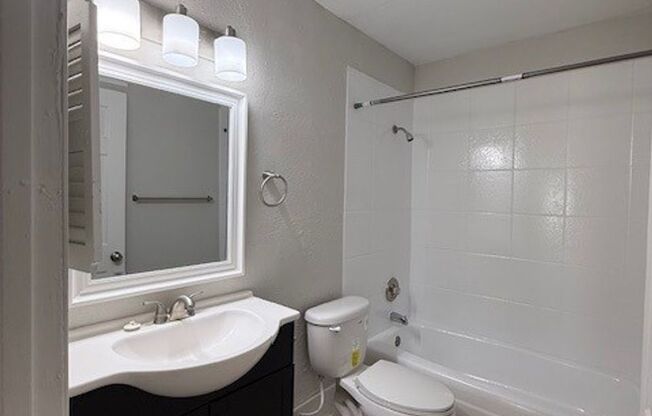 3 beds, 2 baths, 1,256 sqft, $1,500, Unit 09-0907 W/D