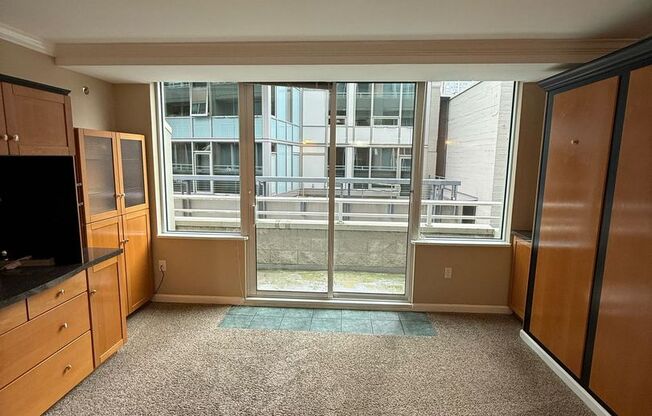 Luxury Studio Living in Seattle Heights – Resort-Style Amenities & Prime Belltown Location!