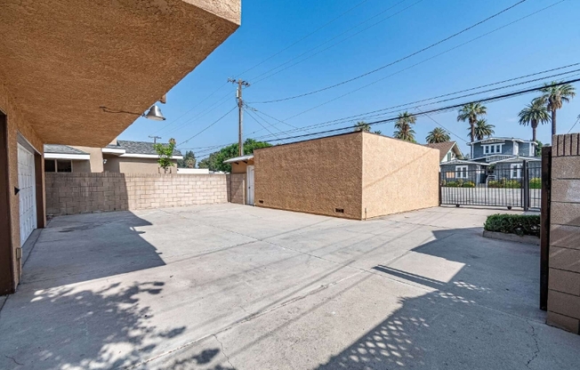 415 W CTR ST