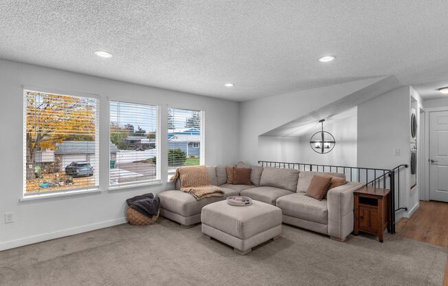 818/820 S. Collins Rd.