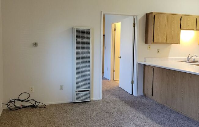 1 bed, 1 bath, 600 sqft, $1,085, Unit 024