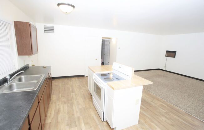 2 beds, 1 bath, $840, Unit 1111-4