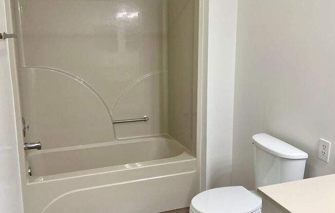 1 bed, 1 bath, 772 sqft, $1,300, Unit 804-103