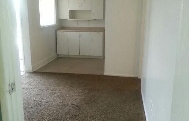 2 beds, 1 bath, $1,895, Unit # #B