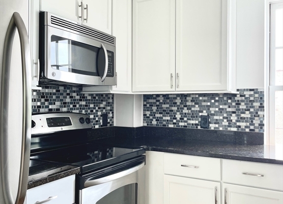 1 bed, 1 bath, 673 sqft, $3,350, Unit 39