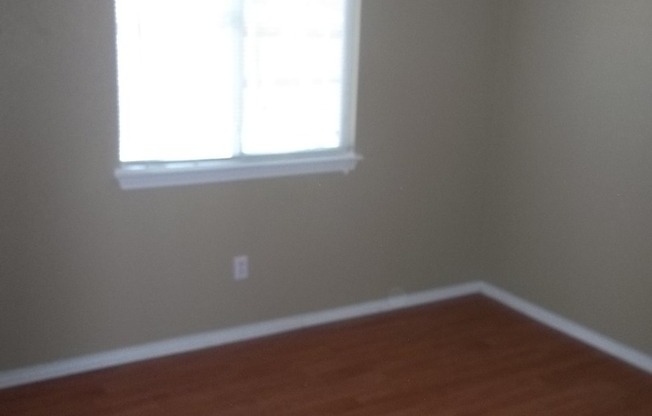 3 beds, 2 baths, $1,550