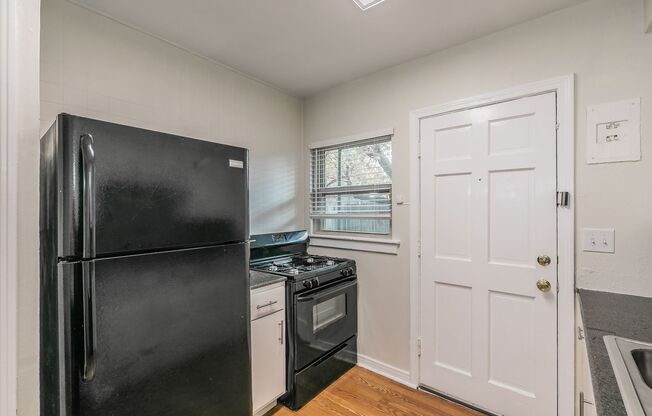 2 beds, 1 bath, $1,550