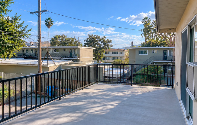 2 beds, 1 bath, 817 sqft, $3,400, Unit Unit 10