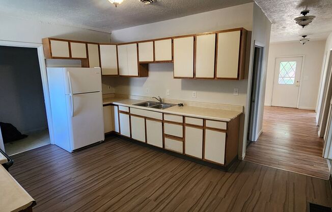 ALL PROSPECTIVE TENANTS MUST SUBMIT A $58 NON-REFUNDABLE APPLICATION FEE PER APPLICANT ONLINE AND BE PRE-QUALIFIED PRIOR TO ANY SHOWINGS Apply online at: puebloarearentals.com Application process could take up to 3 business days Managed By: Larry Turner