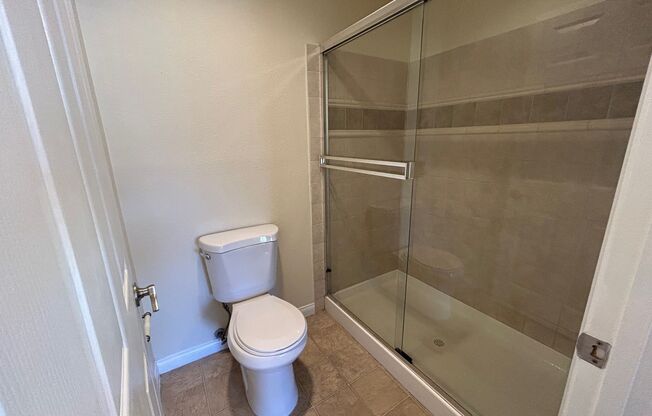 2 BEDROOM / 2 FULL BATHROOMS LOCATES ON JONES BLVD