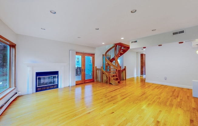 87 WOODWARD ST