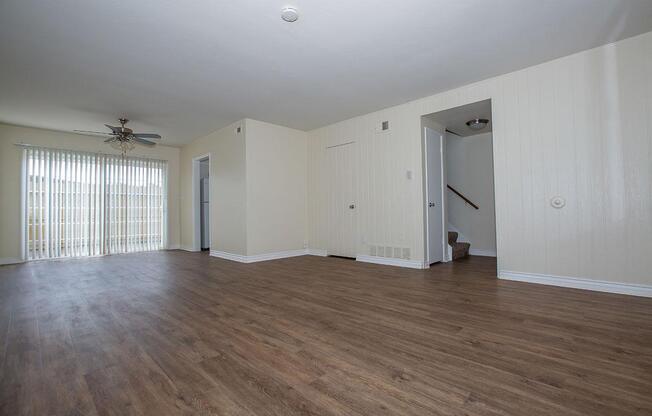 SPACIOUS LIVING ROOM