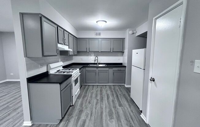 2 beds, 1 bath, $1,550, Unit 727-1D