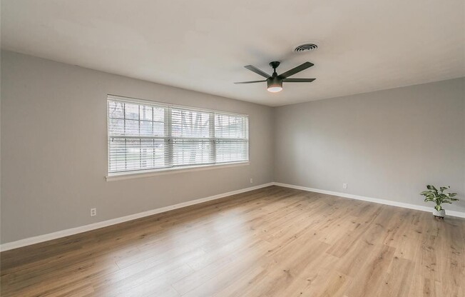 1609 CAMELLIA DR