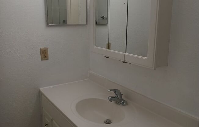 1 bed, 1 bath, $1,350, Unit D-104