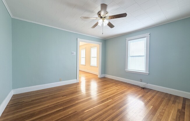 32 HARDING AVE