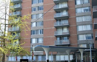 Spacious 2 Bedroom Condo at Gateway Park near Johns Hopkins Homewood Campus!