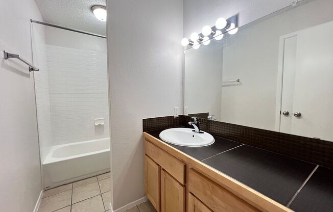 2 beds, 1 bath, 875 sqft, $1,430, Unit OCR-245