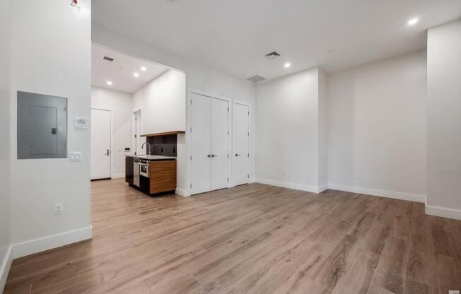 Studio, 1 bath, 550 sqft, $2,500, Unit 102