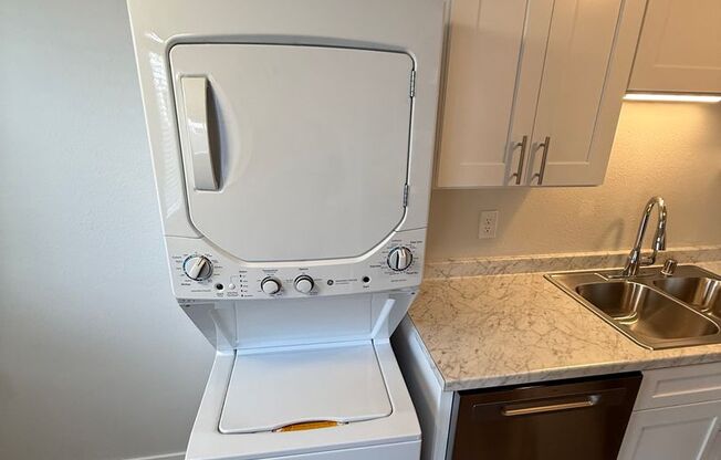 1 bed, 1 bath, 590 sqft, $1,395, Unit 924