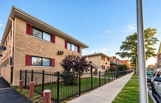 7834 S Coles