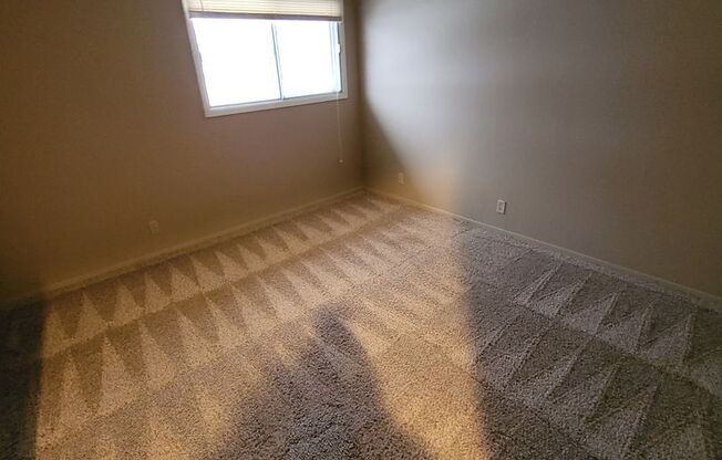 1 bed, 1 bath, 850 sqft, $950, Unit 9-923