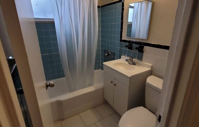 3 beds, 1 bath, $1,795, Unit 25-01