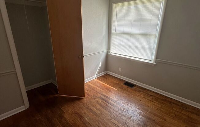 PRELEASING for AUGUST! Close to Campus